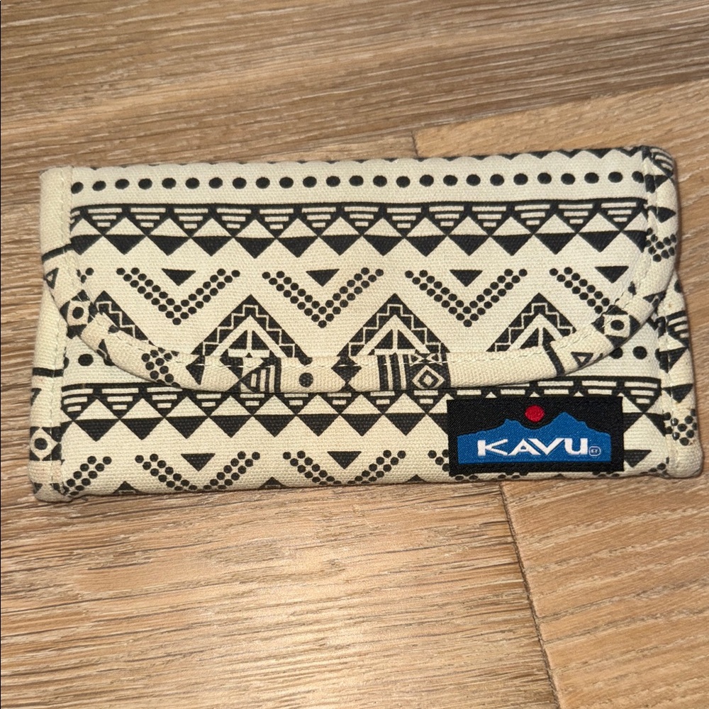 KAVU Black and Cream Tribal Wallet